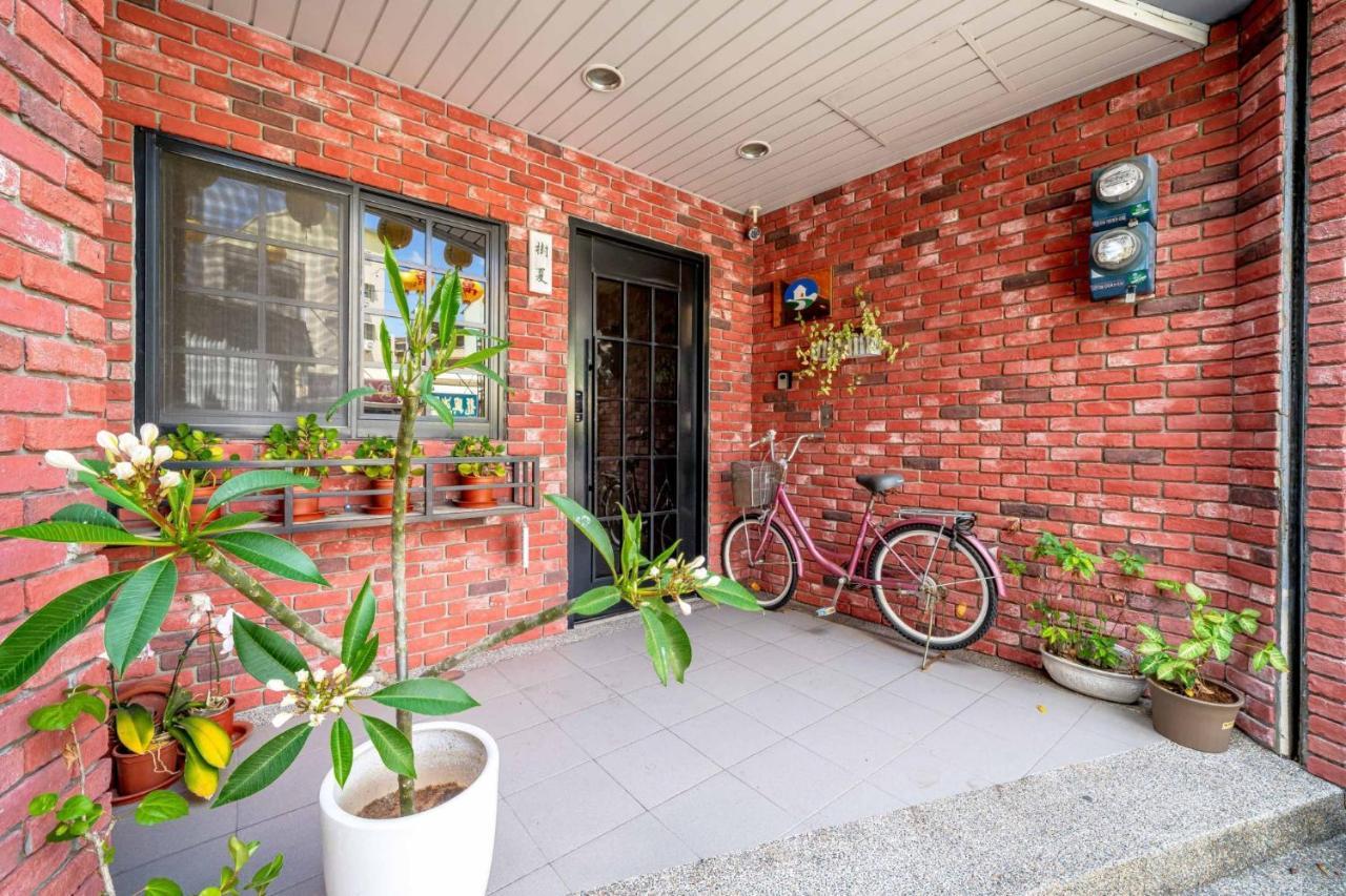 Summer Tree Homestay Tainan Esterno foto