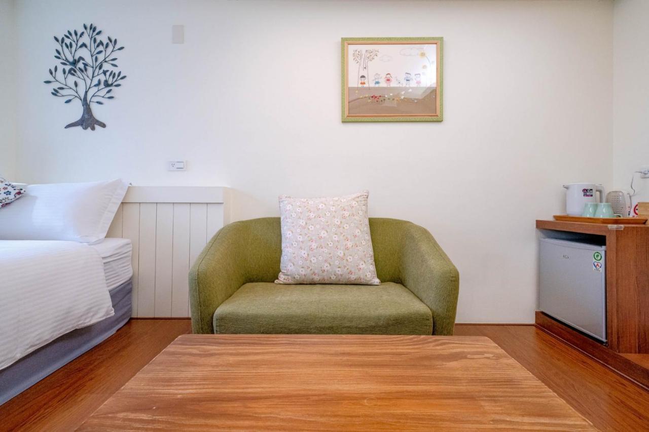 Summer Tree Homestay Tainan Esterno foto