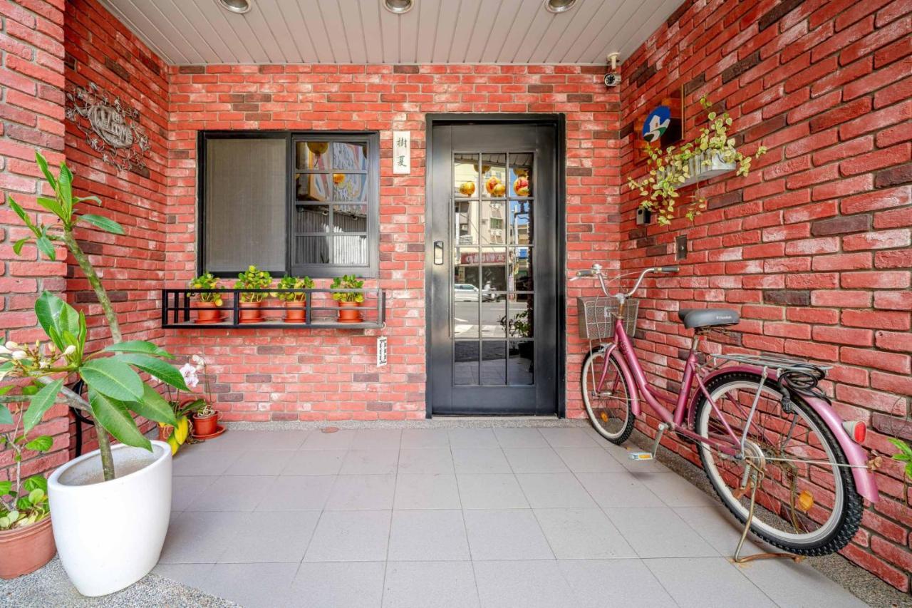 Summer Tree Homestay Tainan Esterno foto