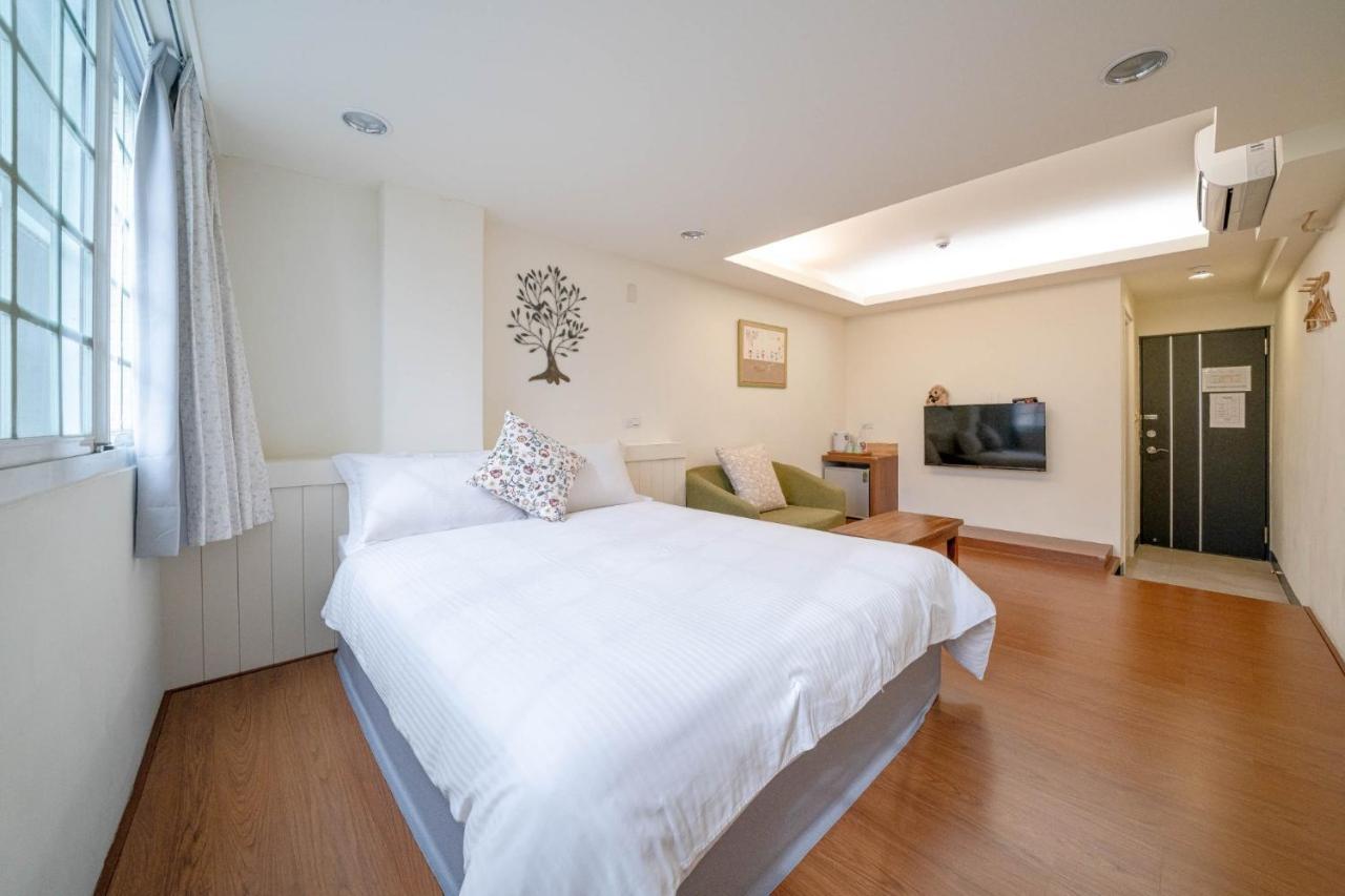 Summer Tree Homestay Tainan Esterno foto