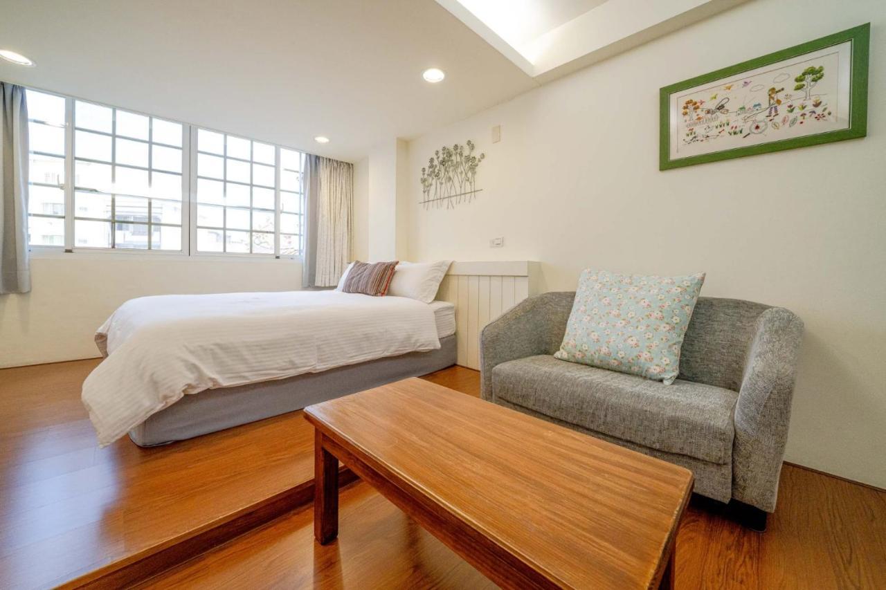 Summer Tree Homestay Tainan Esterno foto