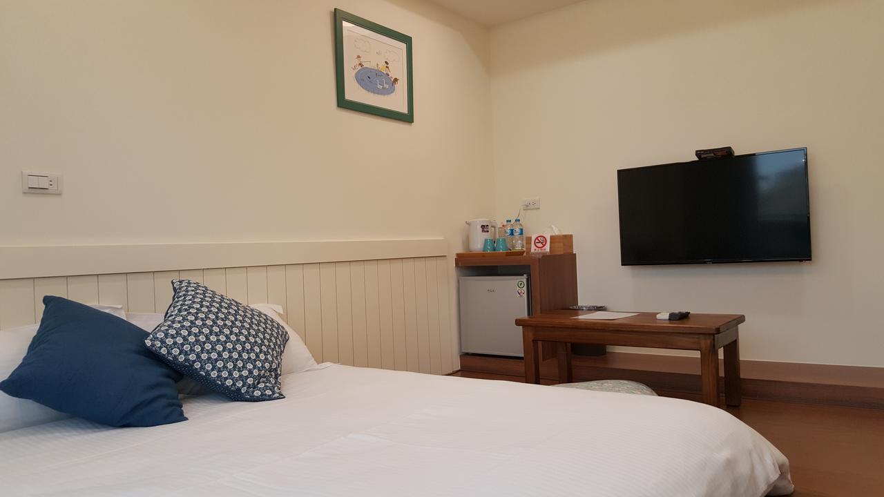 Summer Tree Homestay Tainan Esterno foto